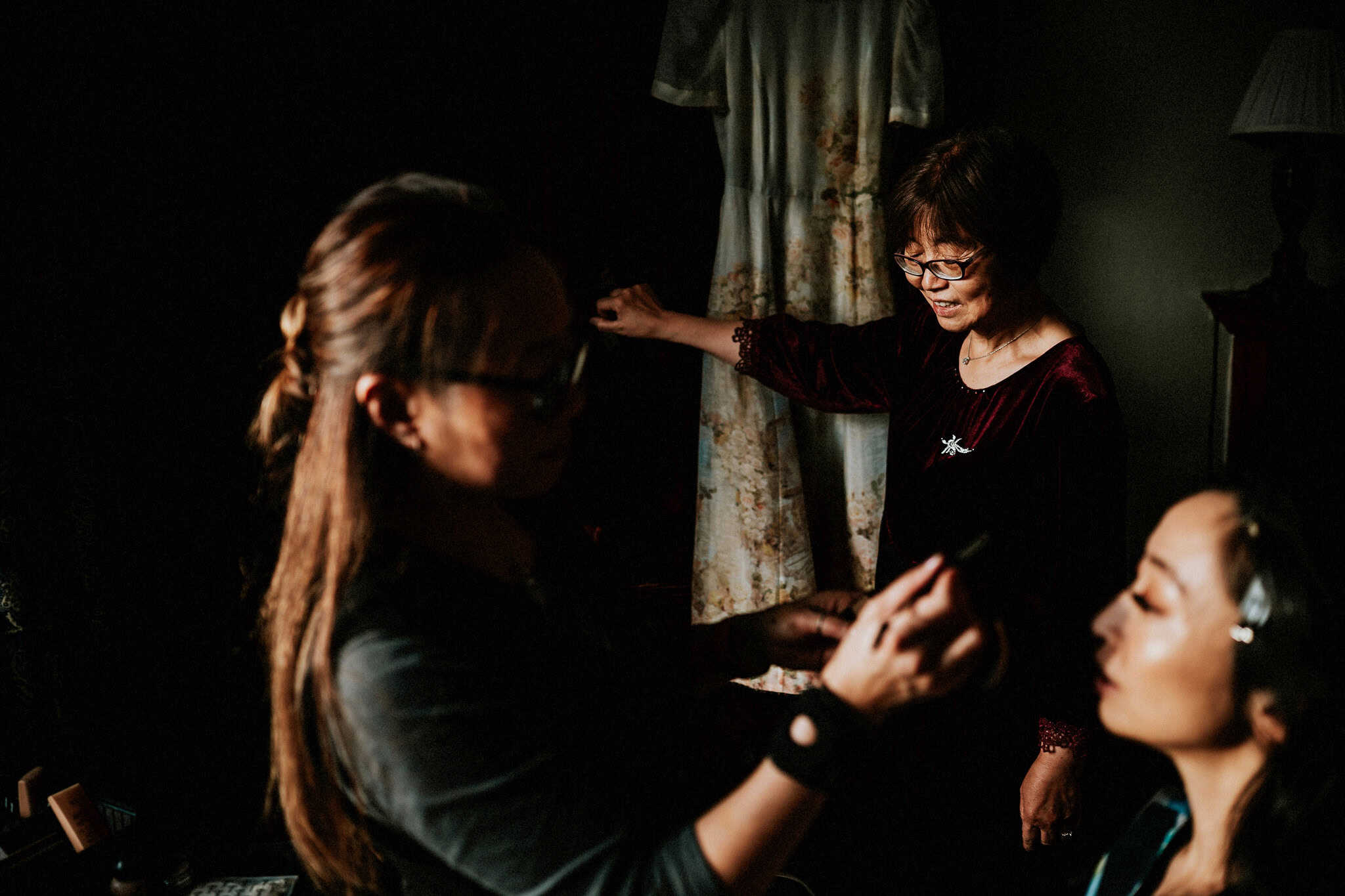 A London wedding in Chelsea Old Town Hall and Cavalry & Guards Club by UK wedding photographer Andy Turner