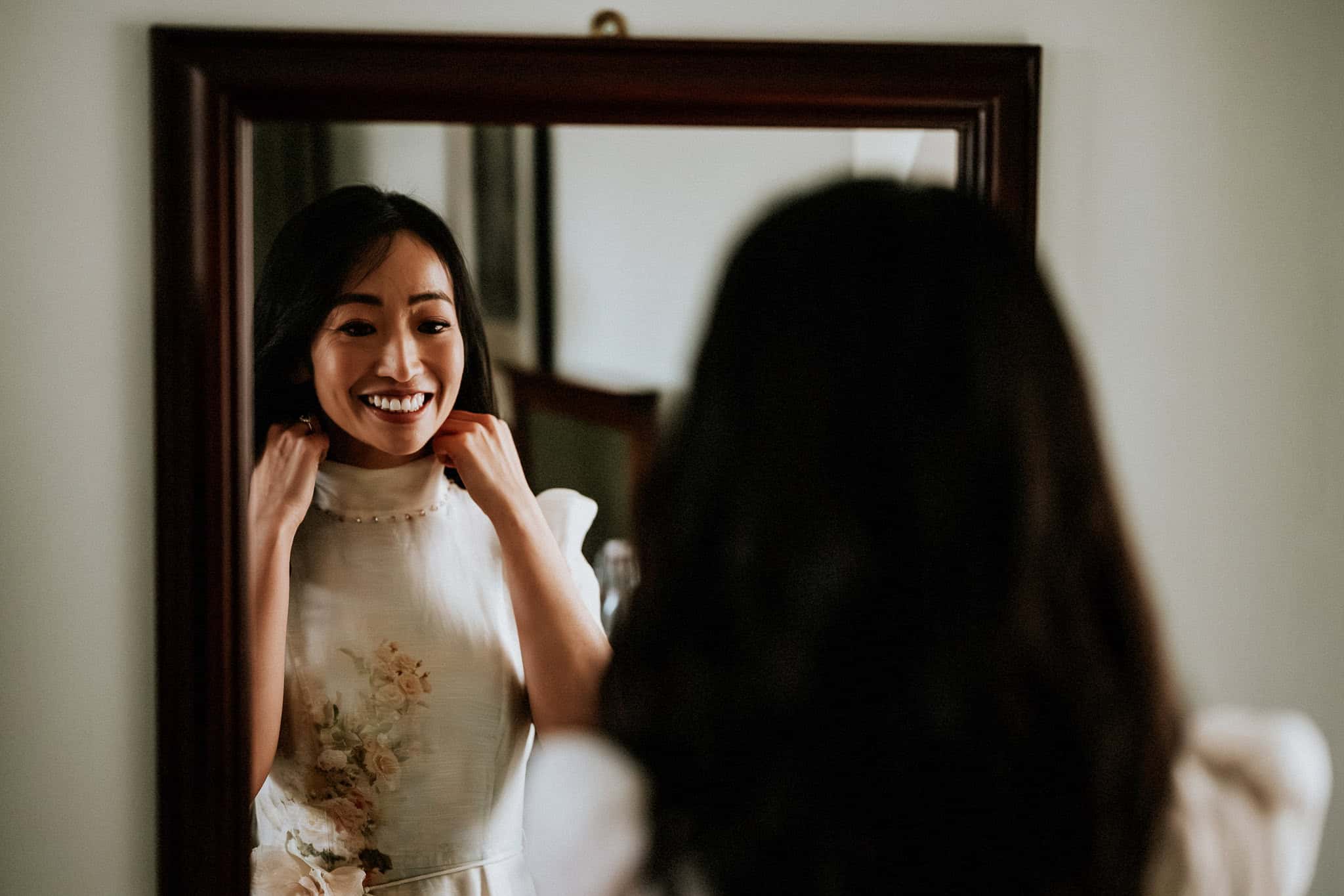 A London wedding in Chelsea Old Town Hall and Cavalry & Guards Club by UK wedding photographer Andy Turner