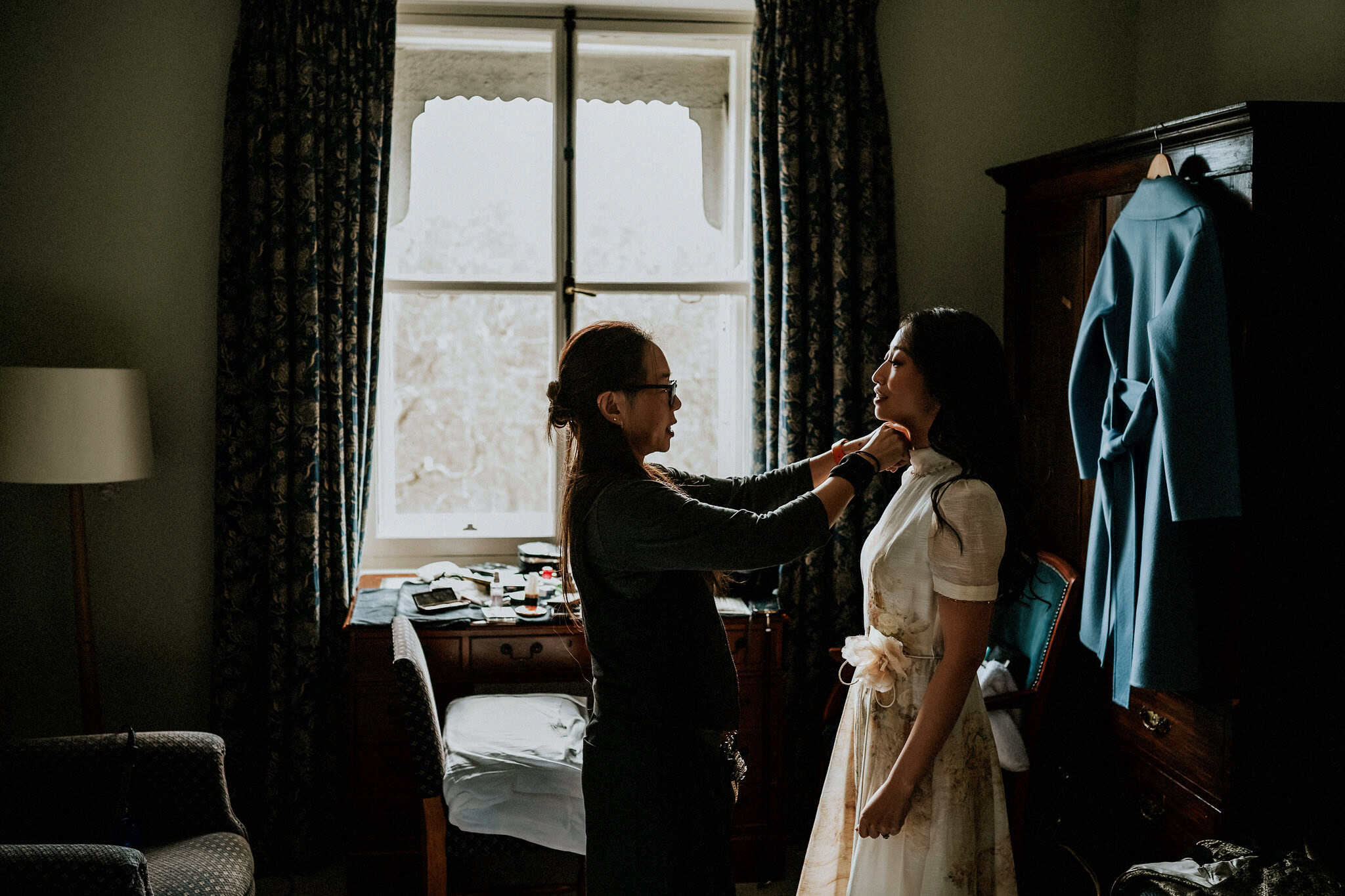 A London wedding in Chelsea Old Town Hall and Cavalry & Guards Club by UK wedding photographer Andy Turner