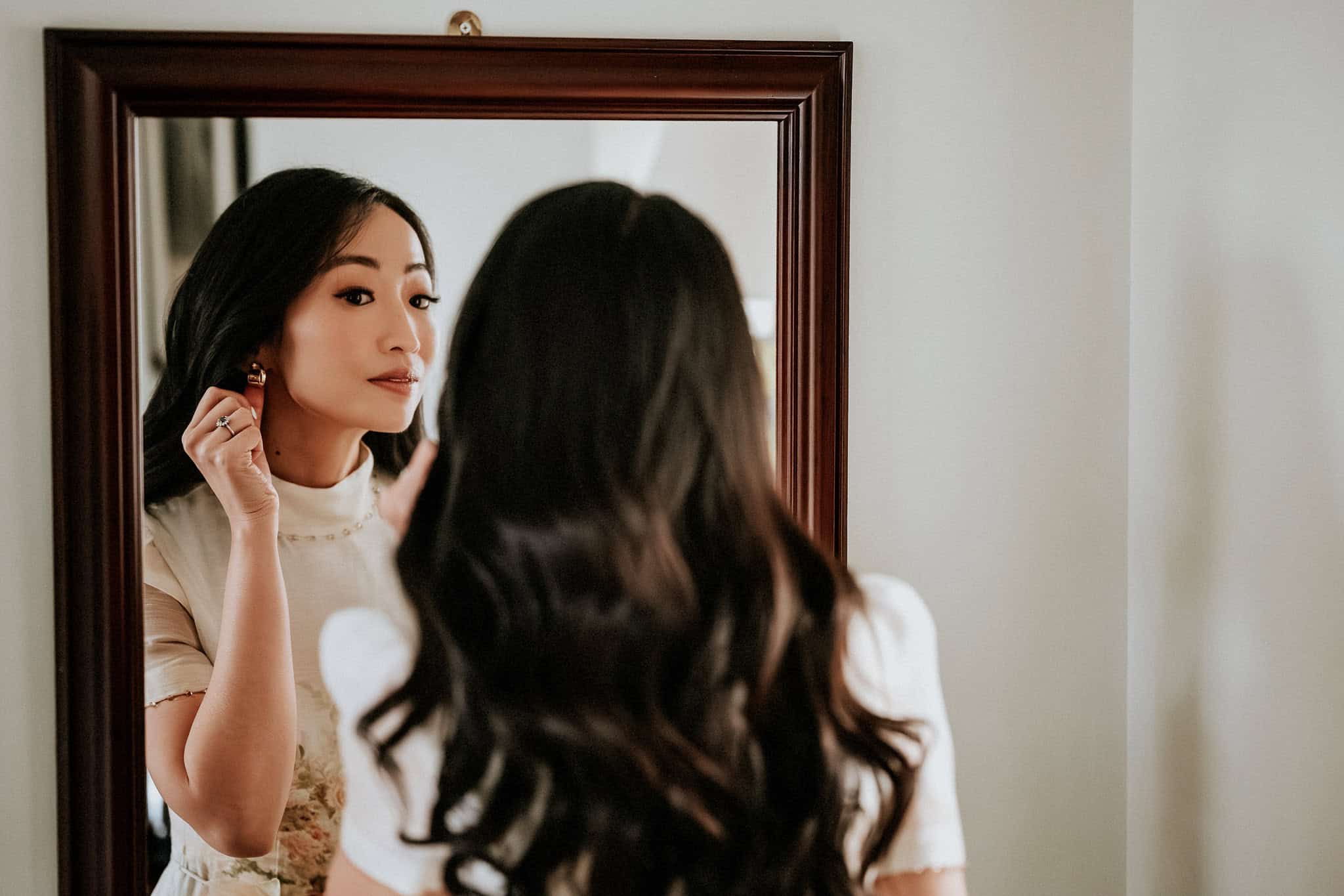 A London wedding in Chelsea Old Town Hall and Cavalry & Guards Club by UK wedding photographer Andy Turner