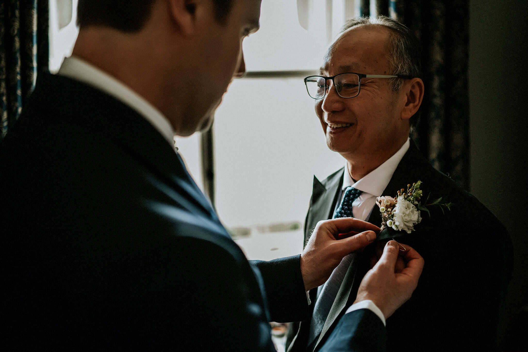 A London wedding in Chelsea Old Town Hall and Cavalry & Guards Club by UK wedding photographer Andy Turner
