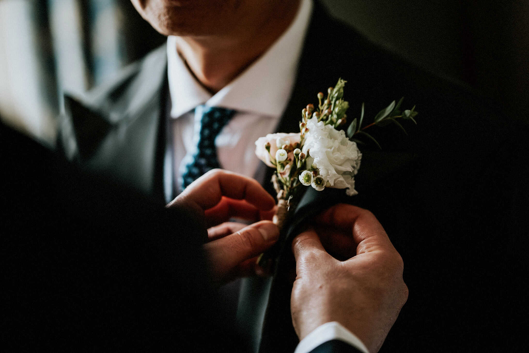 A London wedding in Chelsea Old Town Hall and Cavalry & Guards Club by UK wedding photographer Andy Turner