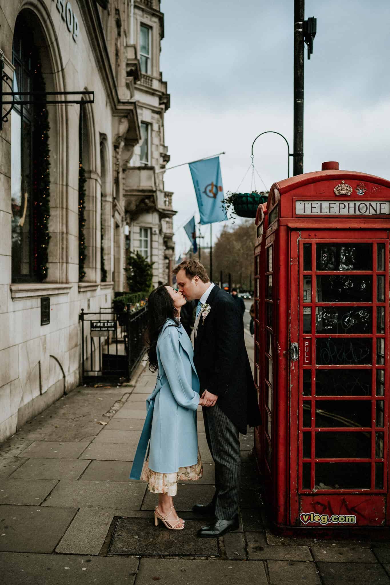 A London wedding in Chelsea Old Town Hall and Cavalry & Guards Club by UK wedding photographer Andy Turner